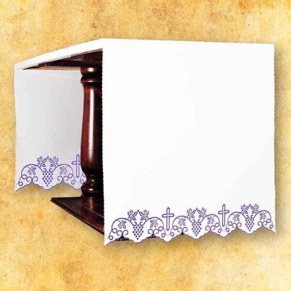 Tablecloth embroidered on the sides with "Purple Grapes"