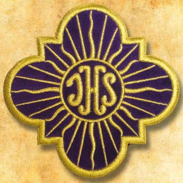 Embroidered appliqué on plush "IHS Ray"