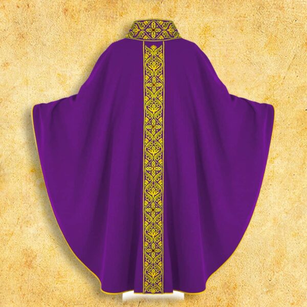 Embroidered chasuble "Cardinale"