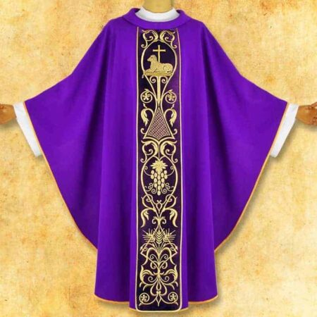 Chasuble with embroidered plush belt "Lamb"