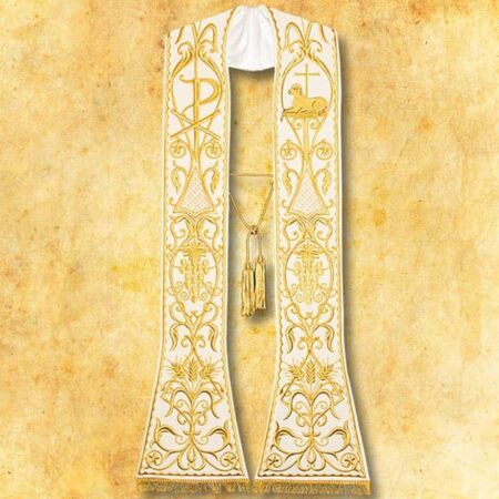 Embroidered Roman stola on plush "Lamb"