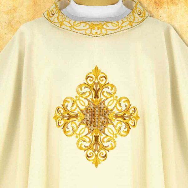 Embroidered Chasuble "Vescuwo"