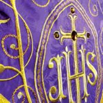 Embroidered chasuble "Massimo-Viola"