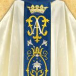 Embroidered chasuble "Maria D'Oro-Bianco"