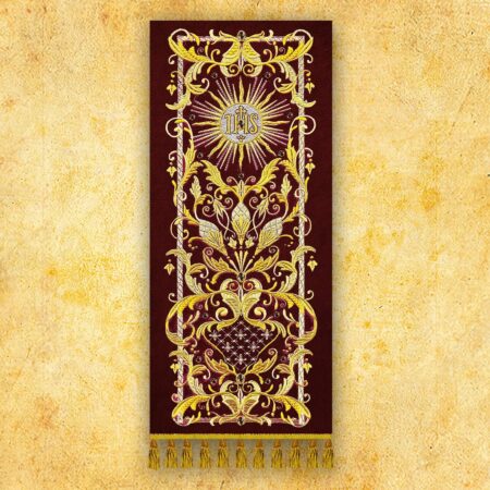 Embroidered chasuble "Maryjny"