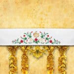 Tablecloth with embroidery on the front