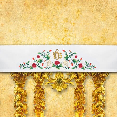 Tablecloth with embroidery on the front