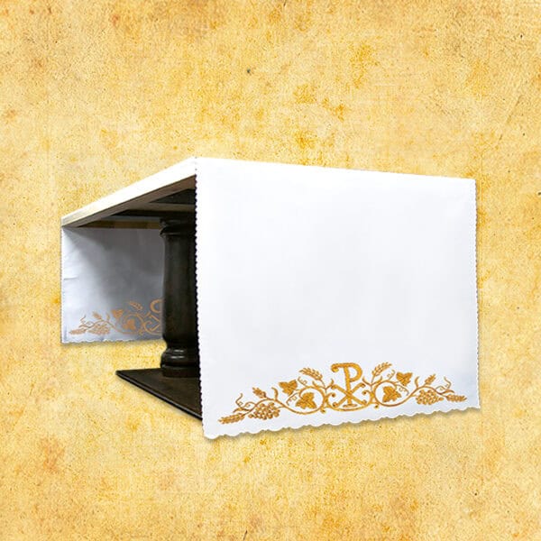 Tablecloth embroidered on the sides