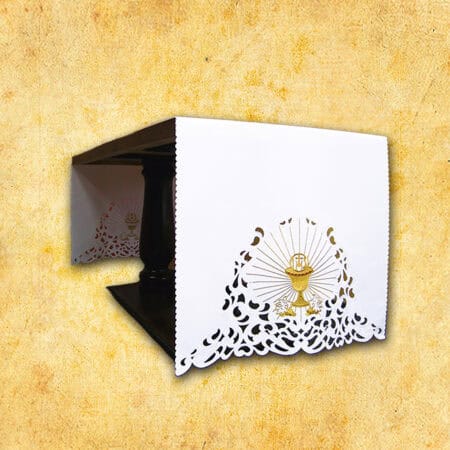 Tablecloth embroidered on the sides