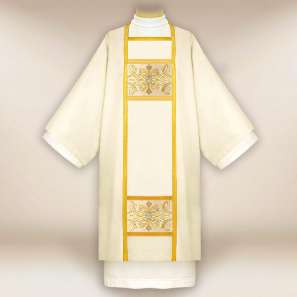 Ecru embroidered dalmatic