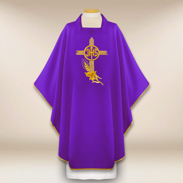 Embroidered chasuble "IHS"