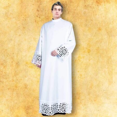 Embroidered alb with guipure lace 164 cm