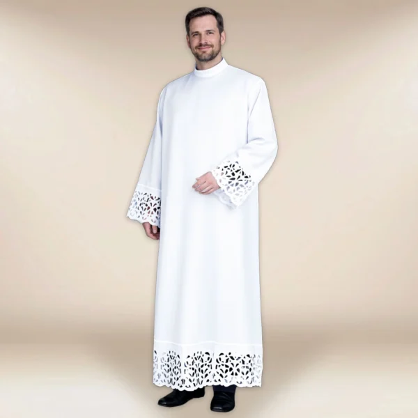 Embroidered alb with guipure lace 176 cm