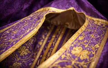 collar of a liturgical chasuble – precise embroidery finish