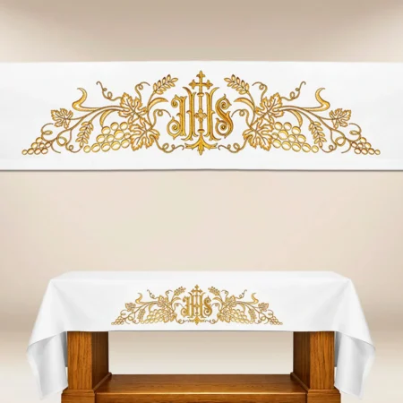 Tablecloth with front embroidery