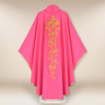 Ornat haftowany różowy “IHS”