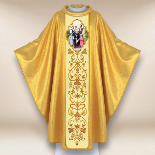Ornat haftowany z wizerunkiem fotograficznym „Rodzina Ulmów”