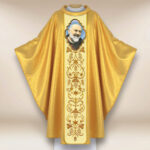 Ornat haftowany z wizerunkiem fotograficznym „Św. Ojciec Pio”