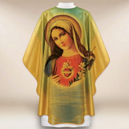 Gold chasuble with the image of the Heart of Mary