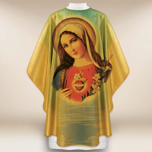 Gold chasuble with the image of the Heart of Mary