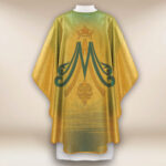 Gold chasuble with the image of the Heart of Mary
