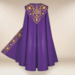 Kapa haftowana “IHS”