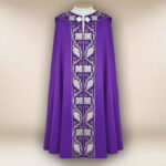 Kapa haftowana “IHS”