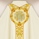 Ornat haftowany “Feliz Navidad”