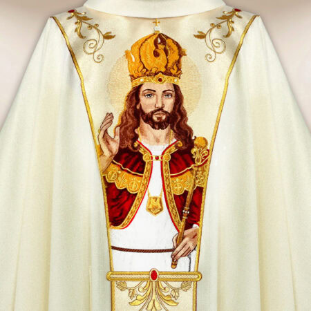 Ornat z haftowanym pasem “Jezus Chrystus Król Polski”