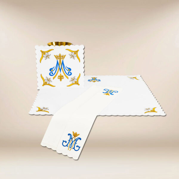 Marian chalice linen