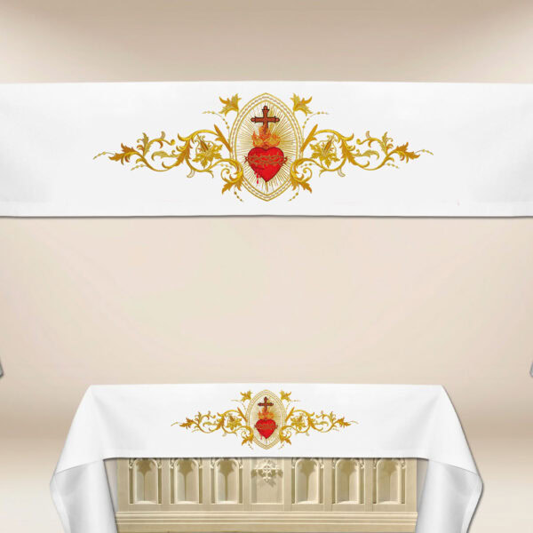 Altar cloth with the embroidered motif of the Sacred Heart of Jesus