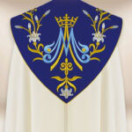 Haftowana kapa liturgiczna z motywem maryjnym