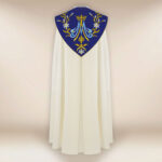 Haftowana kapa liturgiczna z motywem maryjnym